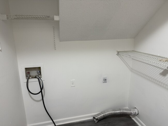 Building Photo - 888 Timbercrest Ct