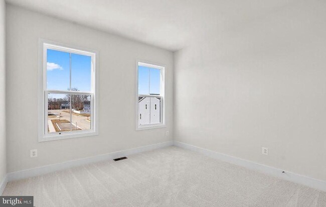 Building Photo - 127 Heyford Dr