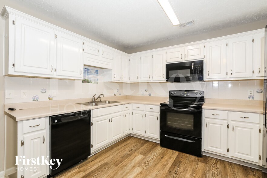 Building Photo - 130 Macadamia Ct