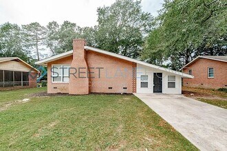 Building Photo - 2520 Stonehenge Dr