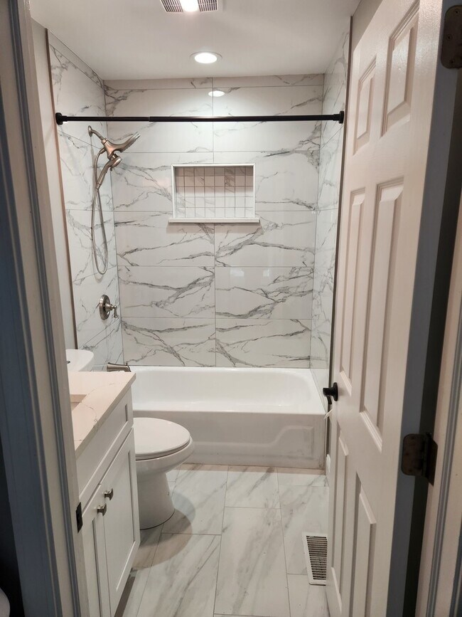 Building Photo - 1020 Brunswick Harbor