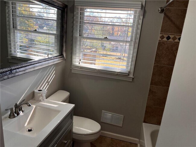 Building Photo - 2047 Panstone Ct SW