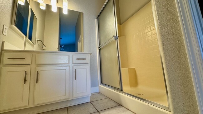 Building Photo - Beautifully Updated 3 Bedroom, 2 Bathroom Single-Level Home in Chandler (85225)!