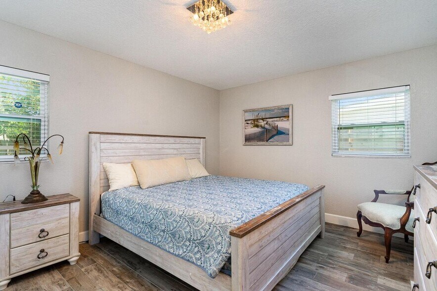 Building Photo - 1052 Pine Tree Dr