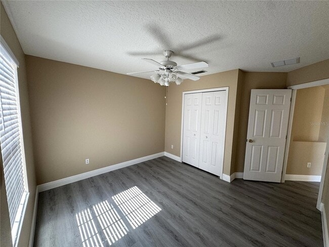 Building Photo - 5040 Walnut Ridge Dr