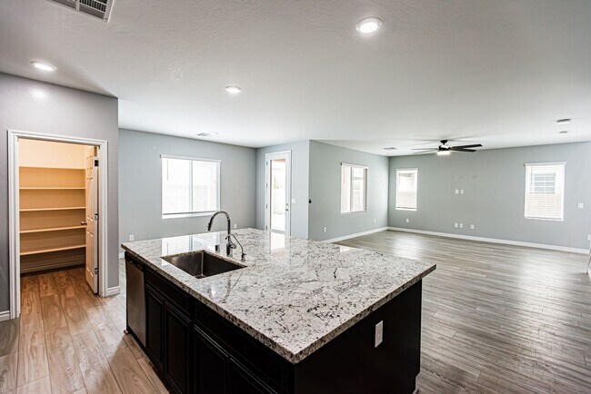 Building Photo - Beautiful 2 story Home
