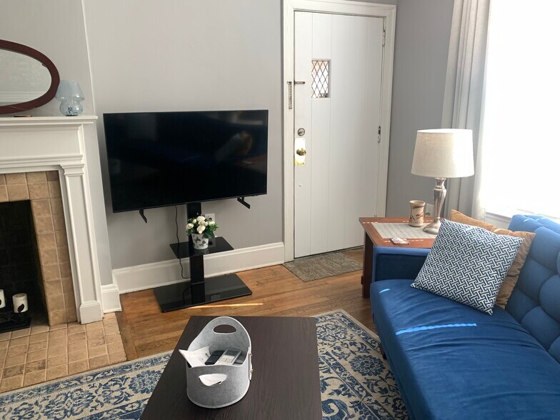 Smart TV - 1411 Winburn Dr