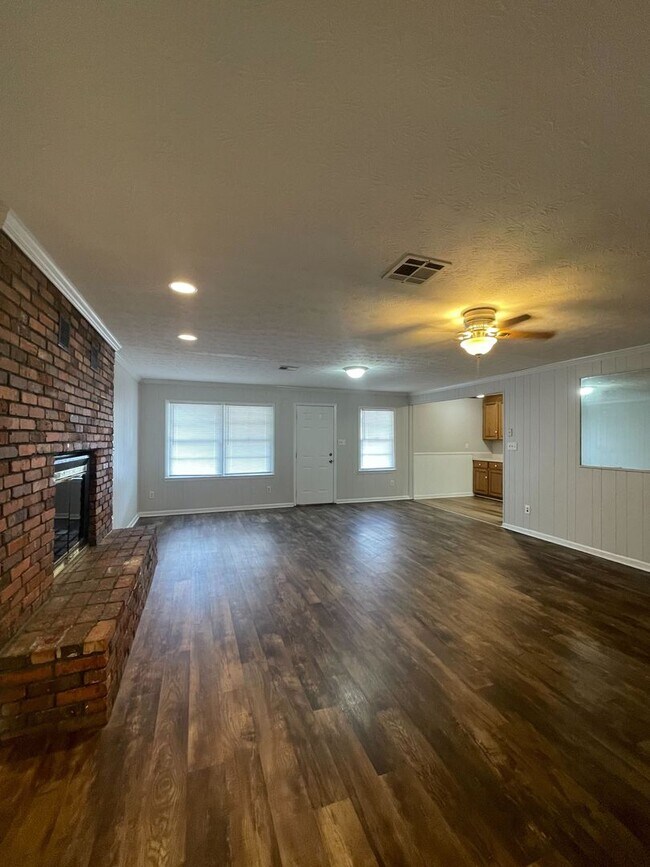 Building Photo - 3465 Dundale Rd