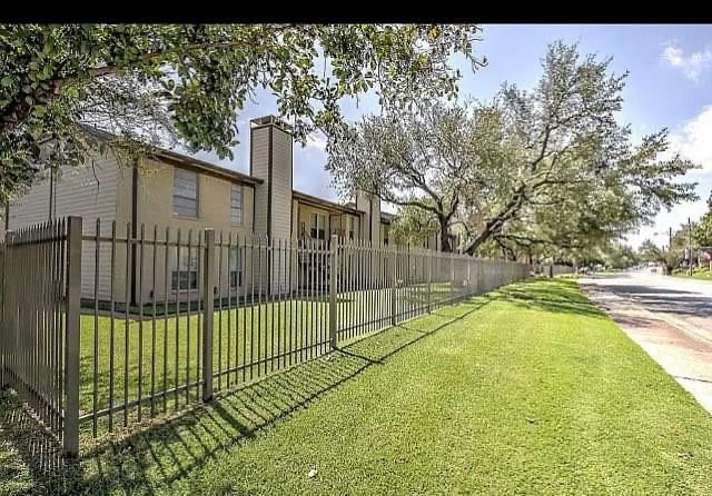 Building Photo - 10650 Steppington Dr