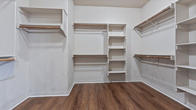 Building Photo - Sign a lease before March 31st and get 50% off one month’s rent, redeemable from the 2nd–12th month.