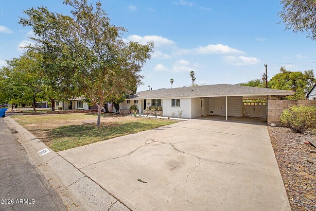 Building Photo - 6108 N 11th Ave