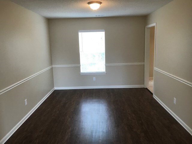 Building Photo - 223 Longleaf Cir