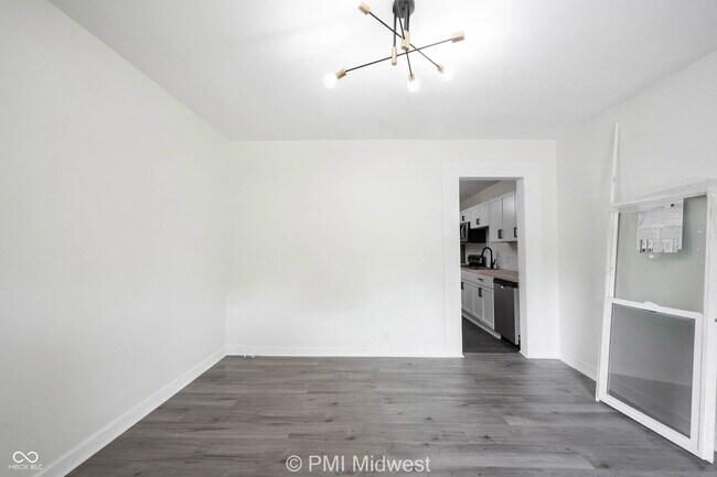 Building Photo - 426 N Bradley Ave