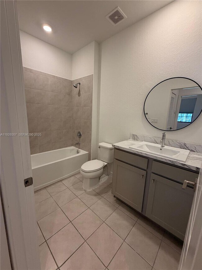 Building Photo - 711 SW 11th St