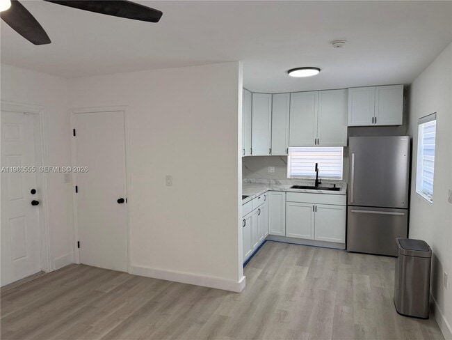 Building Photo - 3230 SW 98th Ave