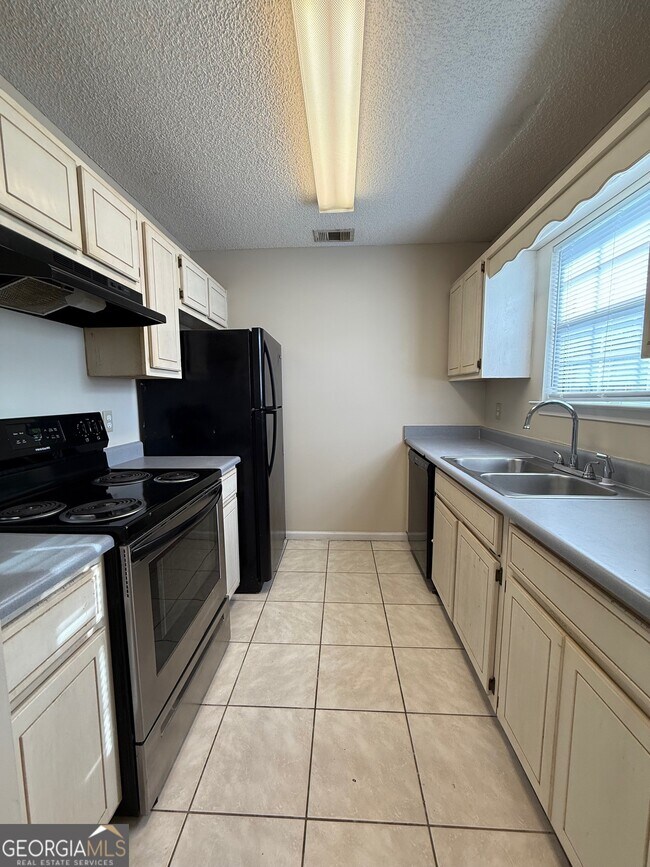 Building Photo - 32 Talbot Ct