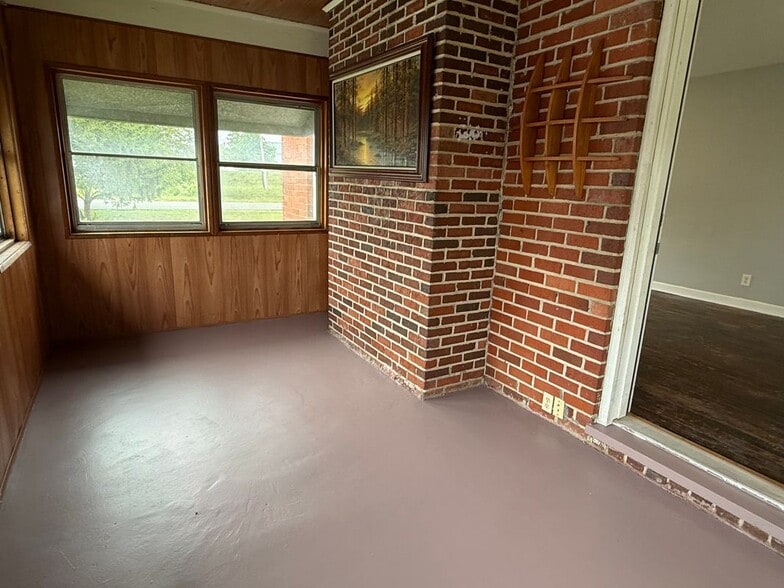 Building Photo - 129 Garber Ln