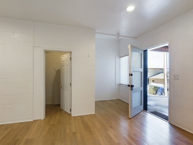 Building Photo - Beautifully remodeled studio downtown PG