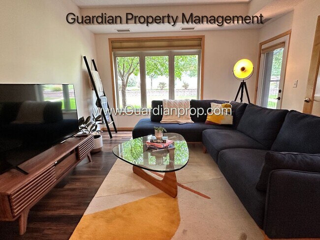 Building Photo - St Louis Park Condo, Ground Level Walk Out...