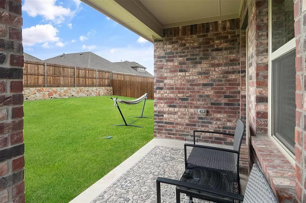 Building Photo - 604 Saddle Club Way