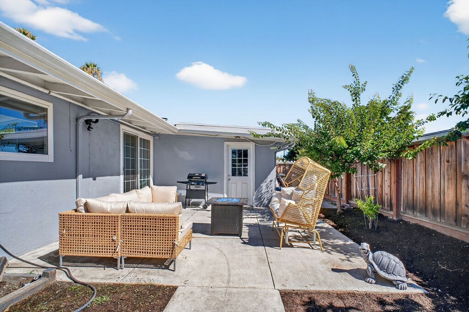 Building Photo - 768 Lakechime Dr