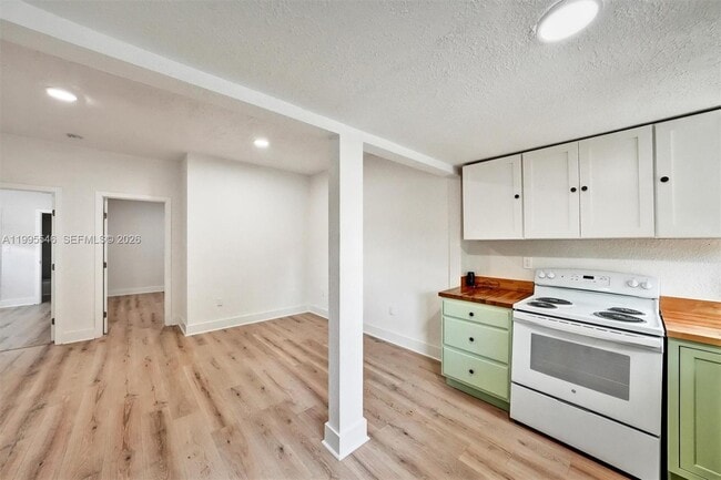 Building Photo - 1411 SW 3rd St