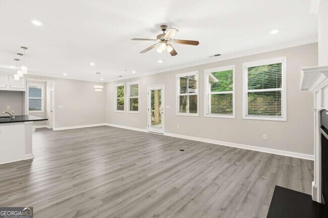 Building Photo - 520 Cresentry Brook