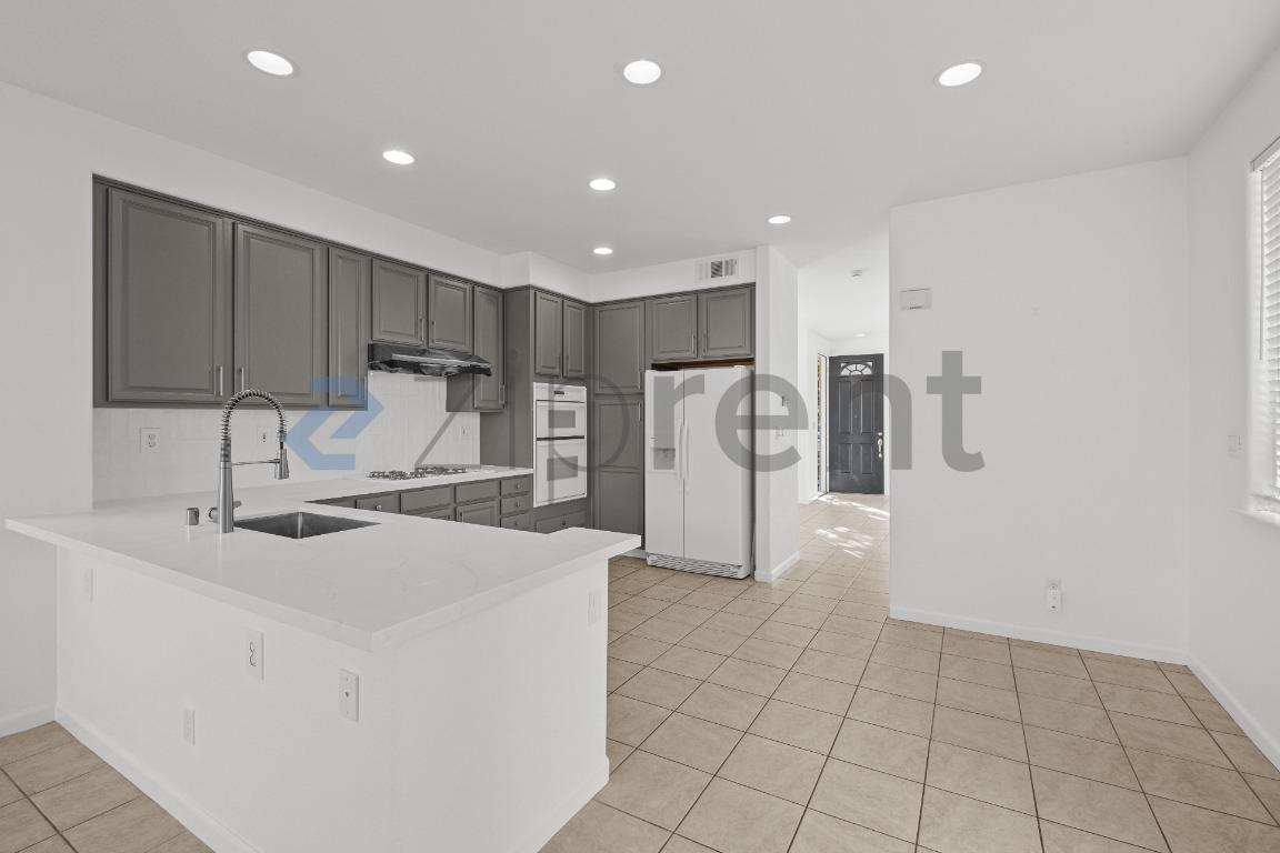 Building Photo - Unit