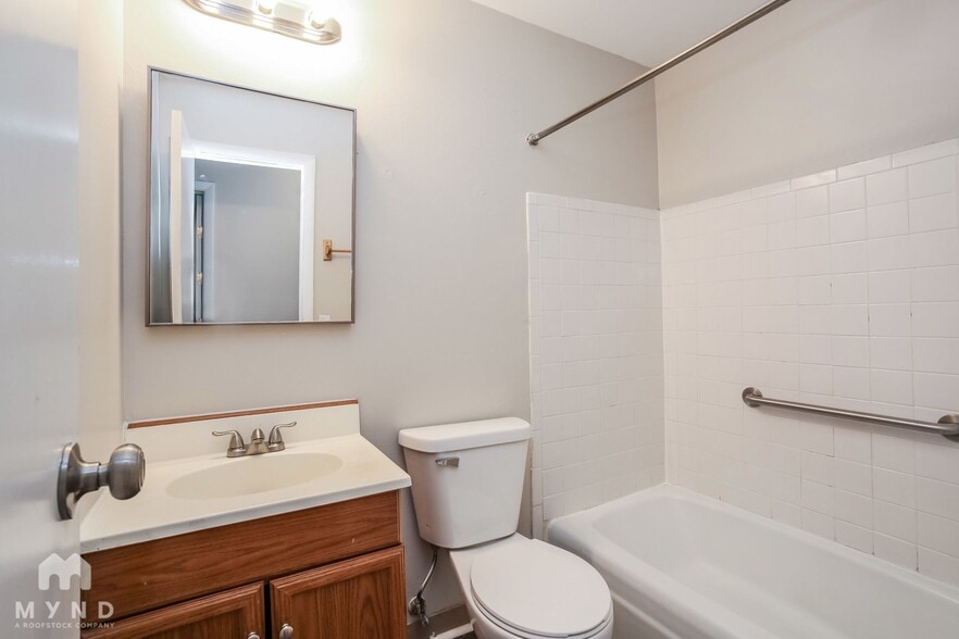 Building Photo - 2158 Easthaven Dr
