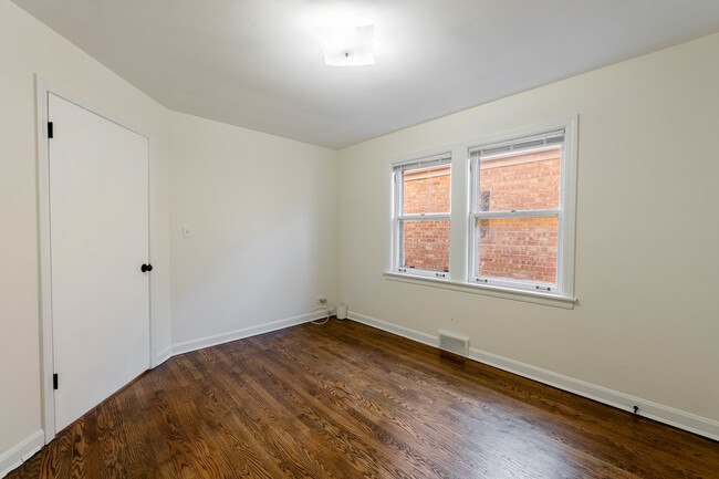 Building Photo - 5231 N Melvina Ave