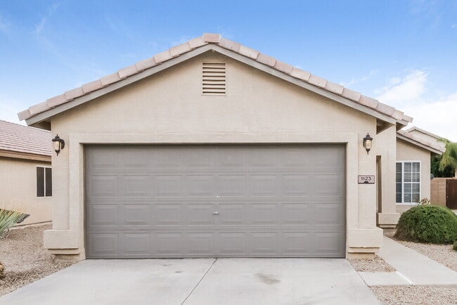 Building Photo - 1123 E Stardust Way