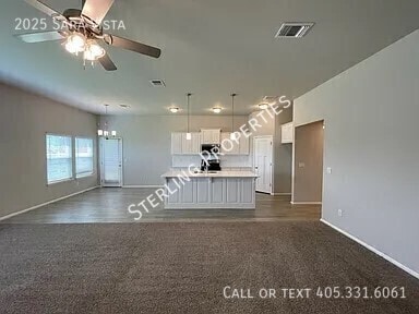 Building Photo - 2025 Sara Vista Dr