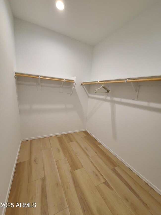 Building Photo - 1666 E Lee Dr