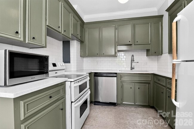 Building Photo - 301 W 10th St