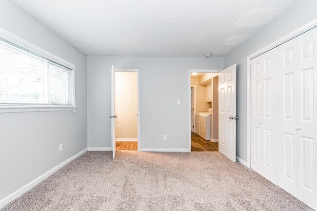 Building Photo - 631 Pine Ridge Pl