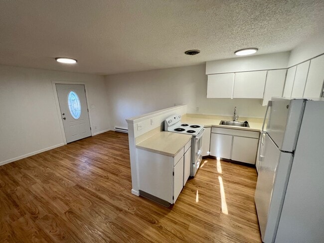 Building Photo - Townhouse in Tigard $1575 + utilities