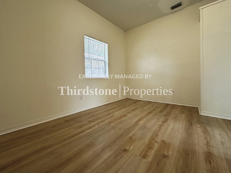 Building Photo - 672 Chestnut St