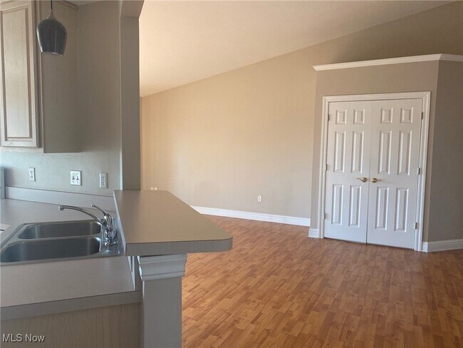 Building Photo - 3800 Rosemont Blvd