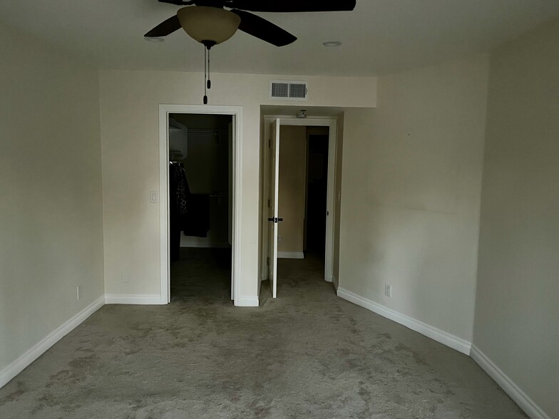 Building Photo - 653 Oak Run Trl
