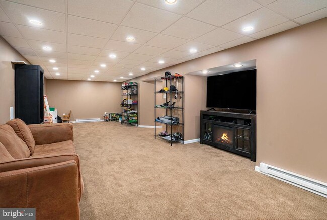 Building Photo - 120 Medinah Dr
