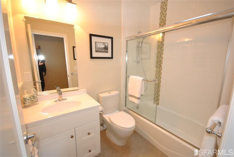 Building Photo - 1643 Moraga St