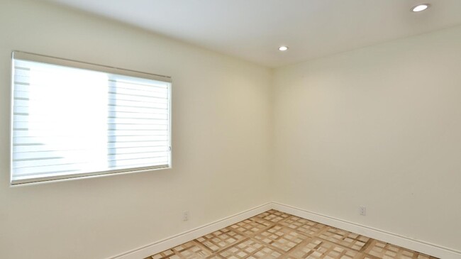 Building Photo - Spacious Home in Garden Grove for Lease