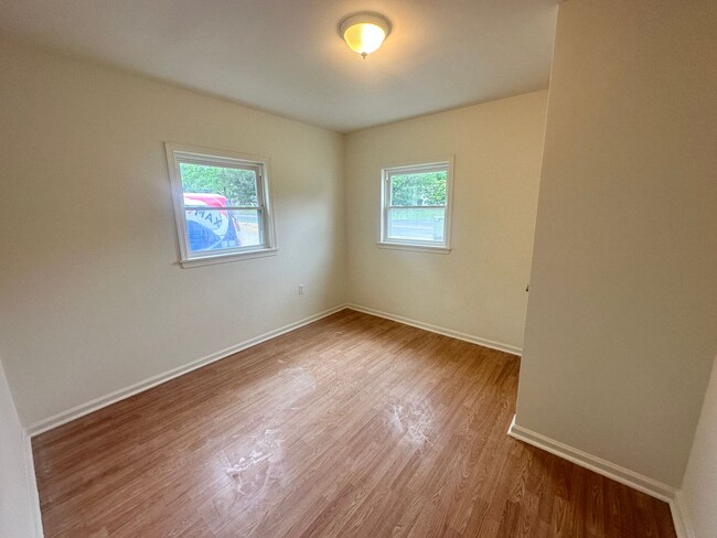 Building Photo - 422 Longwood Ave
