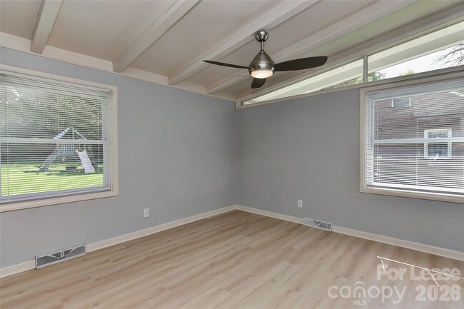 Building Photo - 3111 Spring Valley Rd