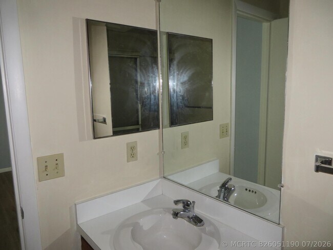 Building Photo - 37 Vis Gdns Trl