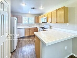 Building Photo - Comfortable 2-Bedroom Condo in Prime Locat...