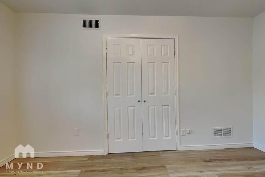 Building Photo - 810 Bradfield Dr