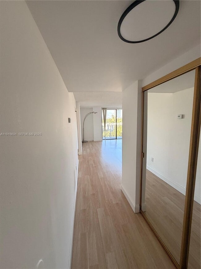 Building Photo - 2350 NE 135th St