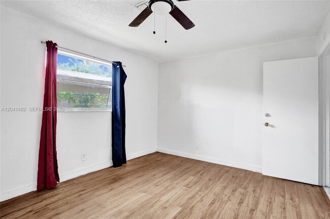 Building Photo - 841 SW 7th St