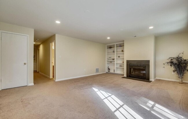 Building Photo - Fabulous 3BR/3.5BA Potomac Townhome, in In...